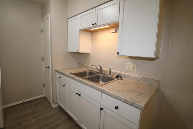 Building Photo - 23053 Main St