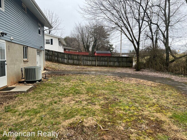 Building Photo - 3 br, 1 bath House - 205 HEMLOCK STREET