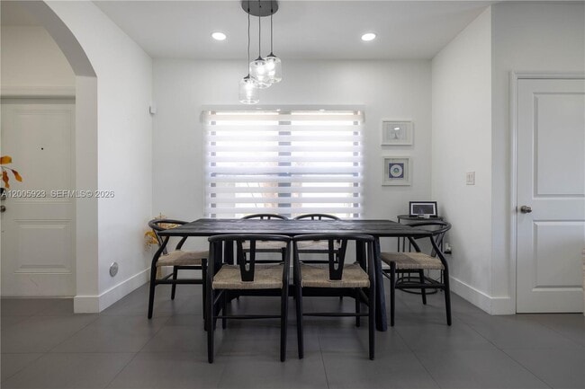 Building Photo - 345 NE 194th Ln