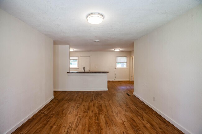 Foto del edificio - 2031 College View Rd