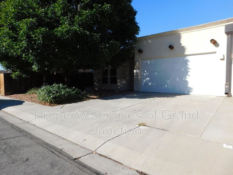 Primary Photo - 661 Miranda St