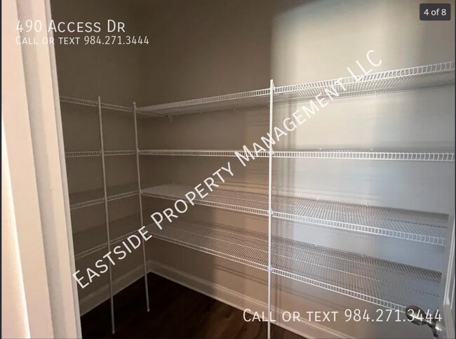 Foto del edificio - 490 Access Dr