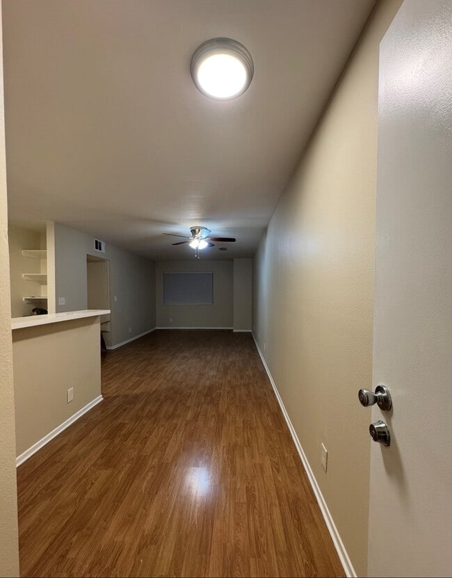 2 BEDROOM ENTRY/LIVING - 719 Orange Grove Ave