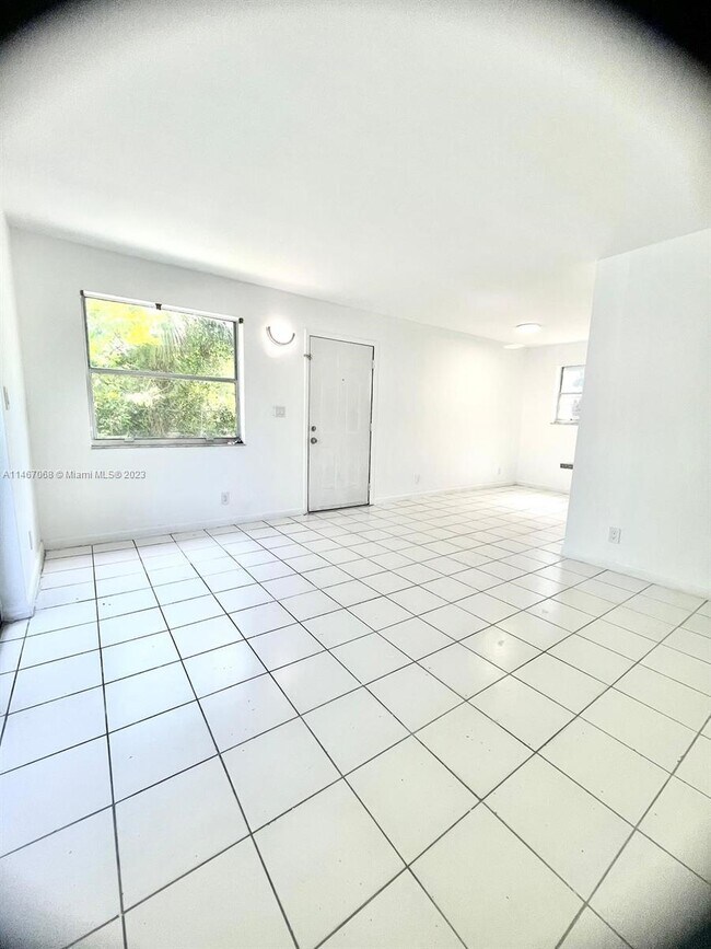 Building Photo - 850 SW 74th Terrace