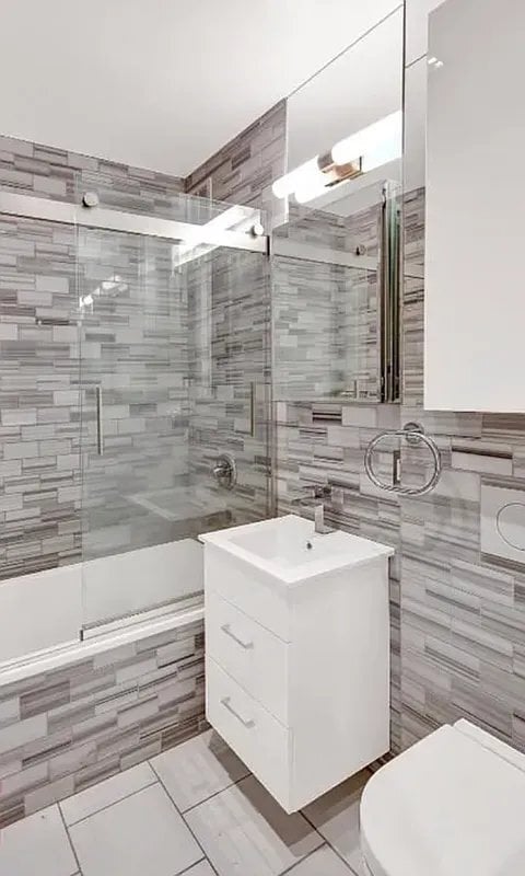 Building Photo - 403 E 13th St