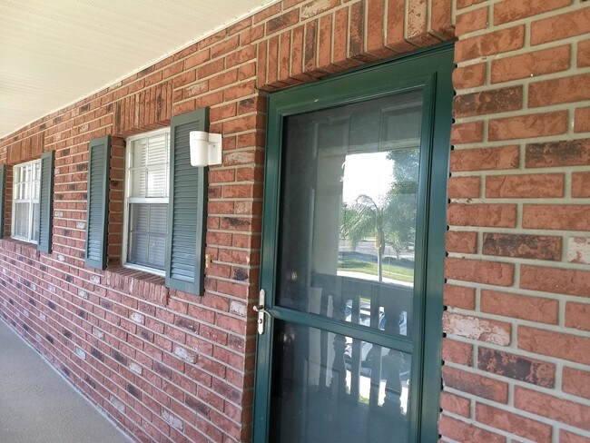 Foto del edificio - 1890 Knox McRae Dr