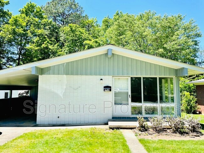 Foto del edificio - 1728 Norwood Ave