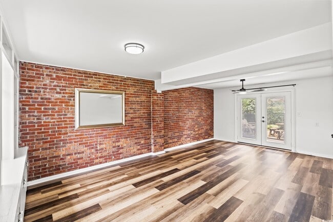 Foto del edificio - 512 62nd Ave N
