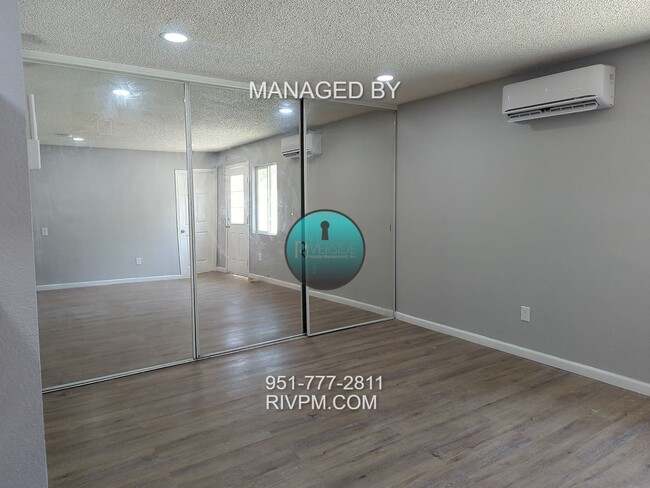 Foto del edificio - 23119 Donahue Ct