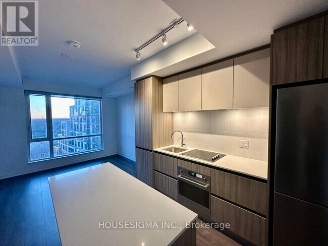 Building Photo - 7950 Bathurst St