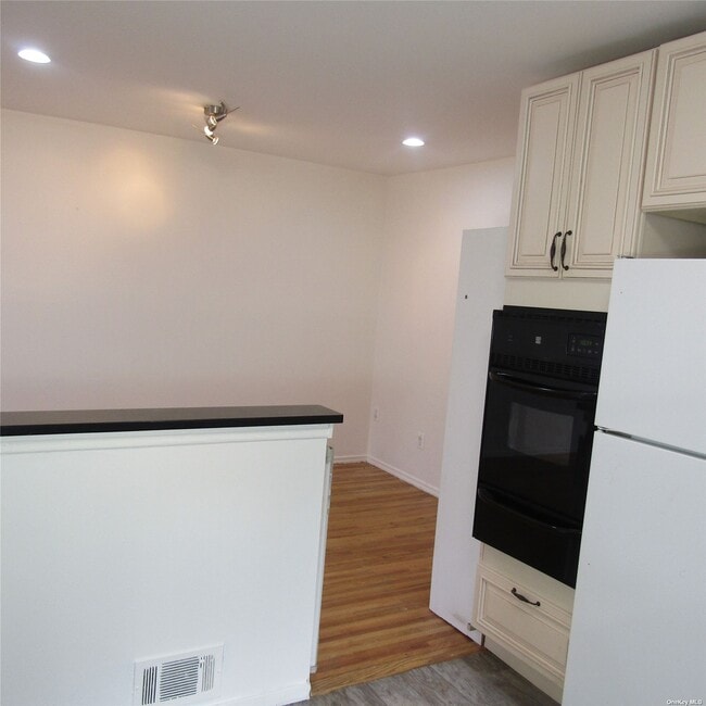 Building Photo - 37-03 Brookside St