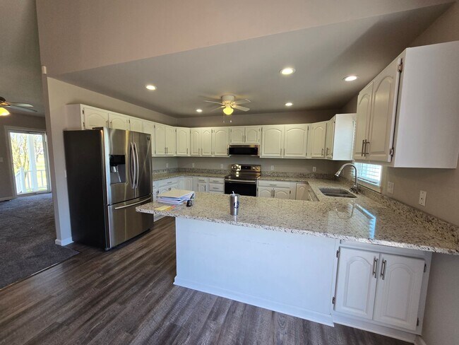 Building Photo - Just Minutes to the USCG Base Like New 3 Bed, 2.5 Bath Ranch