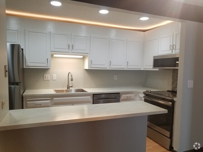 Building Photo - 91 Country Squire Drive Unit G
