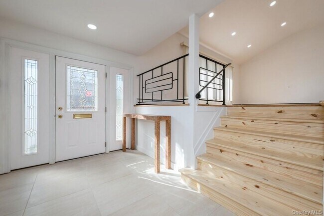 Building Photo - 482 Harbor Dr