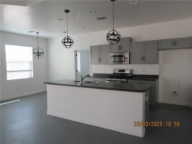 Foto del edificio - 3550 N Skylark Rd