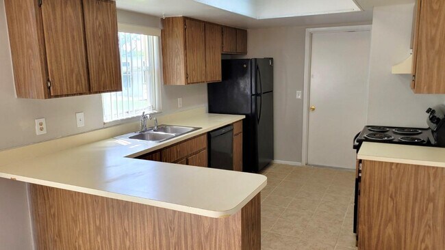 Foto del edificio - 985 Hickory Ct