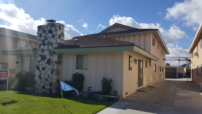 Building Photo - 425 N Stoneman Ave