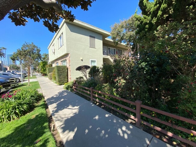 Building Photo - Great one bedroom one bath condo