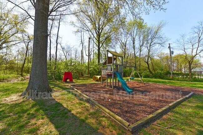 Building Photo - 5505 Hunt Club Ln