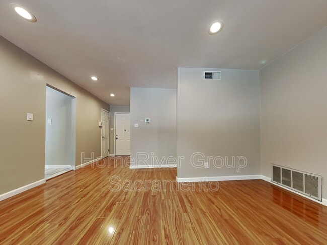 Foto del edificio - 6419 Rexford Way