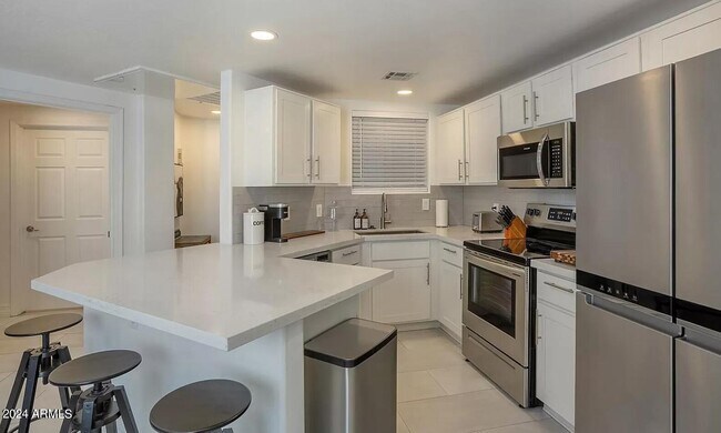 Foto del edificio - 5249 E Shea Blvd