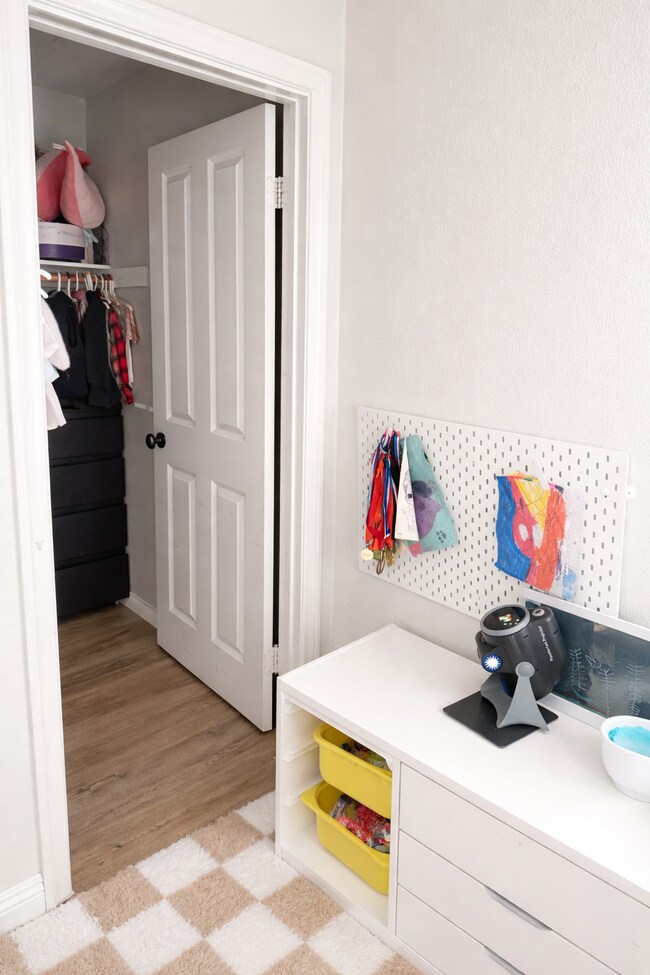 Building Photo - 8432 Weatherwood St