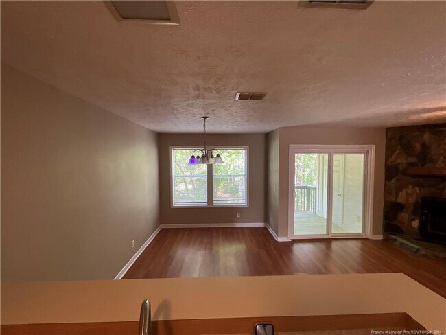 Foto del edificio - 1025 Wood Creek Dr