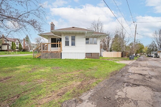 Building Photo - 16 Snelling Ave
