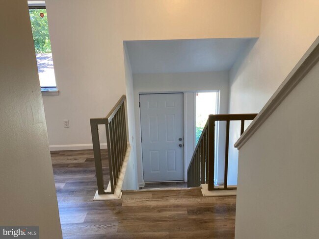 Building Photo - 7493 Hickory Log Cir