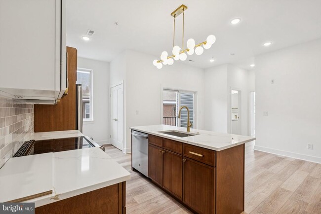 Building Photo - 5034 Florence Ave