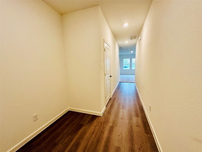 Building Photo - 14850 Calderon Dr