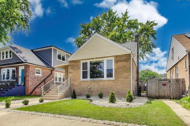 Building Photo - 4118 Prairie Ave