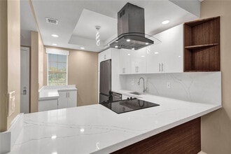 Building Photo - 3051 S Palm Aire Dr