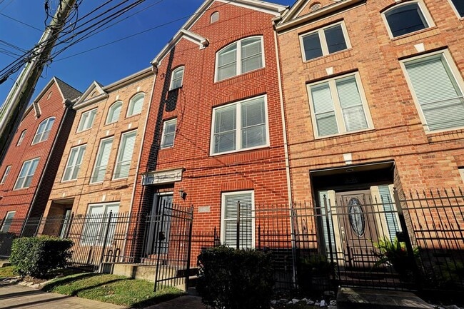 Building Photo - 1637 Sutton St