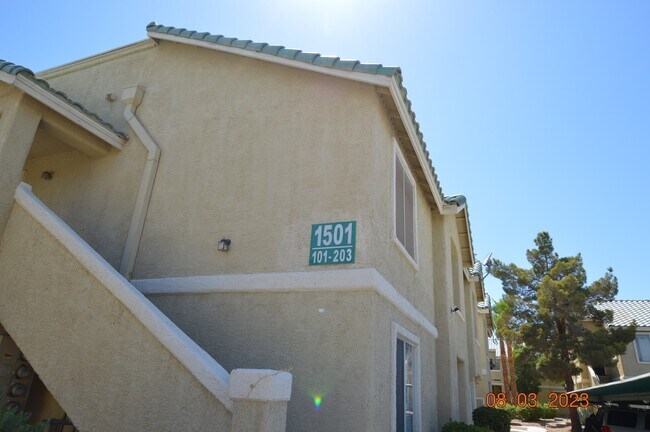 Foto del edificio - 1501 Linnbaker Ln