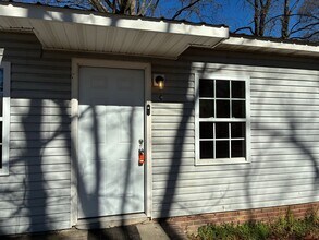 Building Photo - 1415 Memorial Park Rd