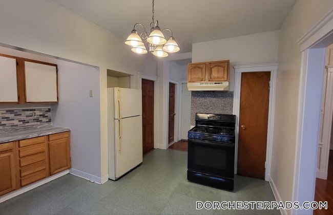 Building Photo - 19 Mora St