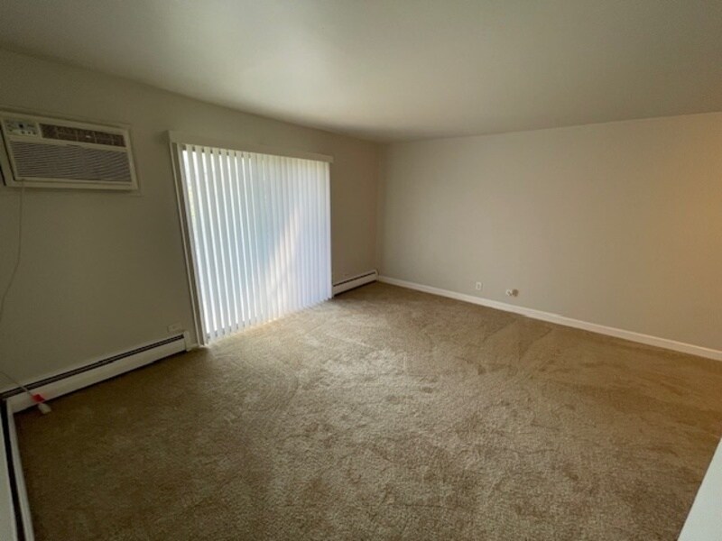 Primary Photo - 932 W Rollins Rd