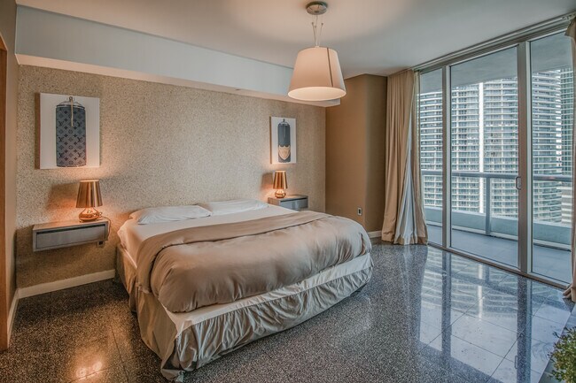 Foto del edificio - 475 Brickell Ave