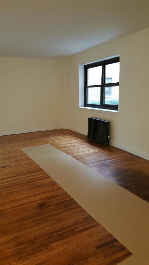 Foto principal - 82-72 Woodhaven Blvd