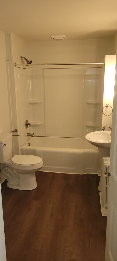 Foto principal - 1044 Memorial Ave