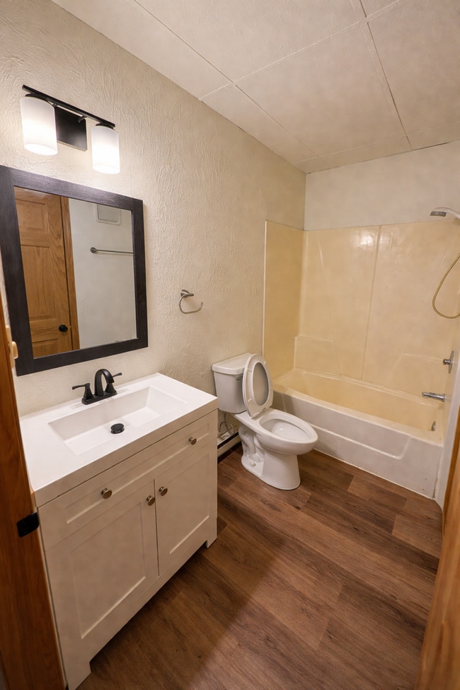 Building Photo - 107 Walnut St