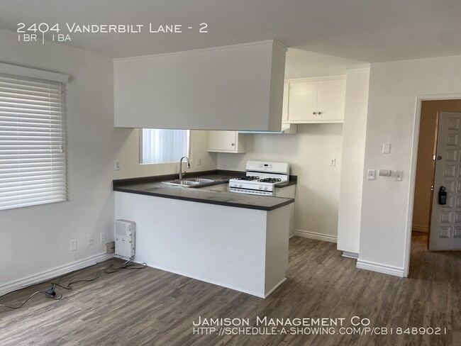 Foto del edificio - 2404 Vanderbilt Ln