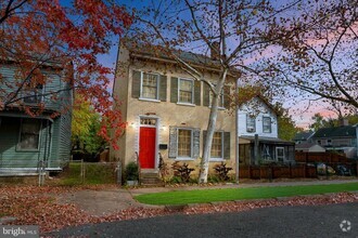 Building Photo - 305 Prince Edward St