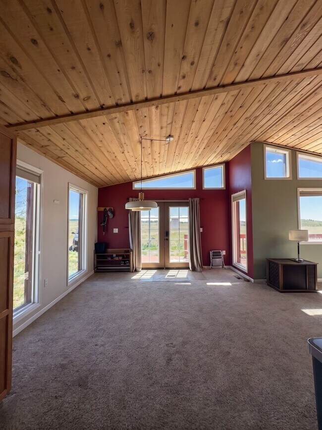 Foto del edificio - Foxtail Pines! 5 acres! Open floor plan!