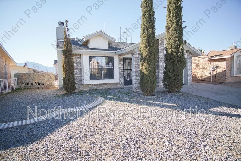 Primary Photo - 10661 Obsidian St