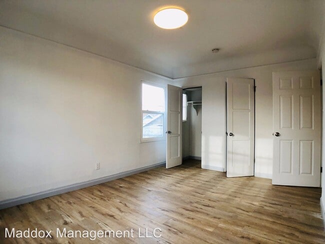 Building Photo - 1409 W 55th St