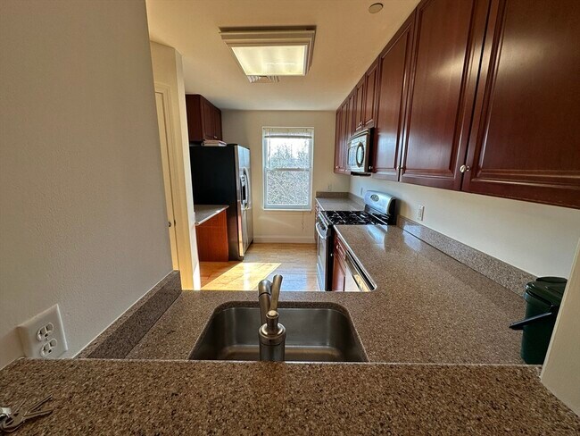 Foto del edificio - 318 Rindge Ave