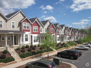 Building Photo - 2436 N Berkshire Rd