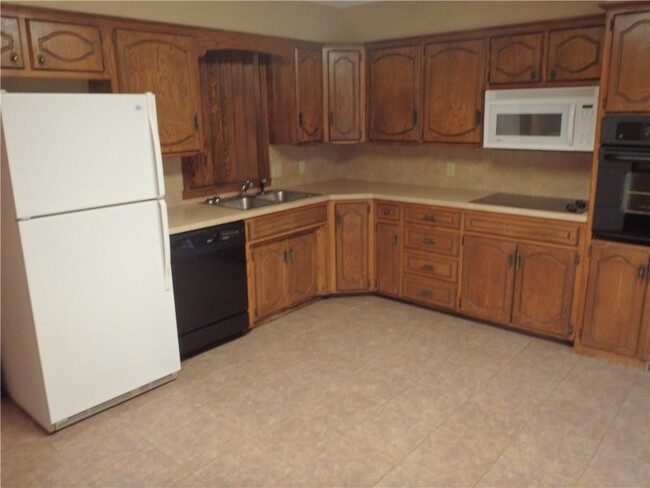 Building Photo - 1344 Meadow Ln